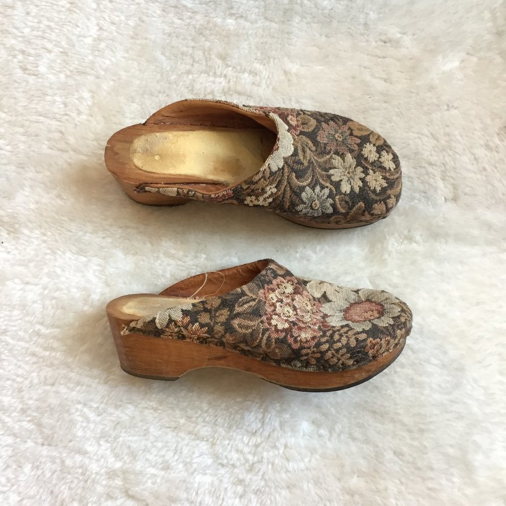 Clogs